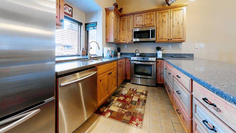 Helios North 6 Spacious and Bright, Pet-Friendly, Walk to The Village Gondola — photo 3