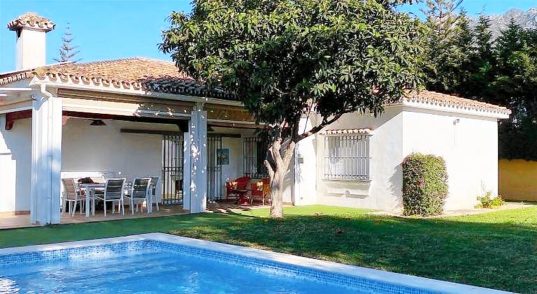 Villa with private pool, terrace & yard in Marbella