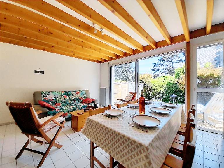Villa with yard & pool — photo 4