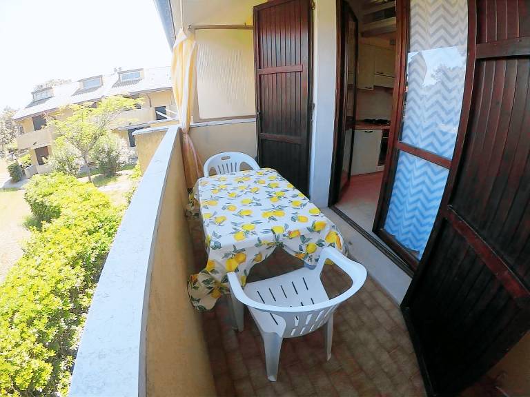 Apartment with barbeque, terrace & yard — photo 3