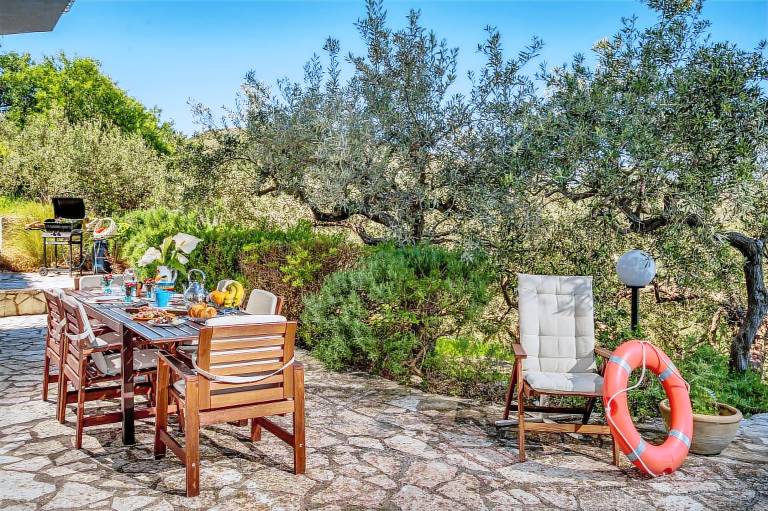 Villa with terrace, grill & private pool | Pets allowed — photo 5