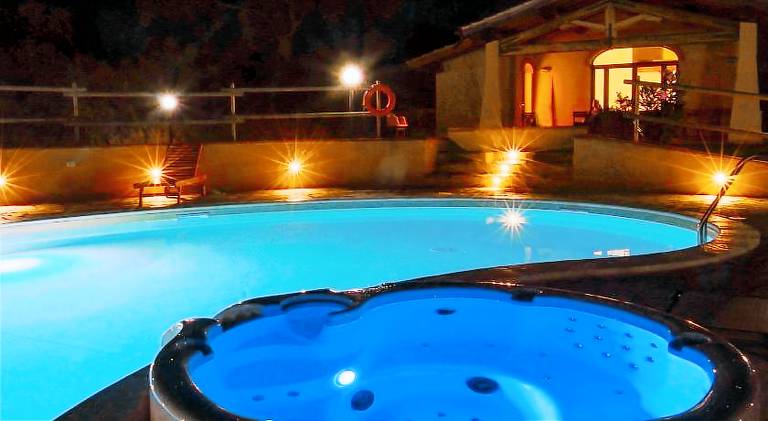 Farm with garden, patio & pool — photo 4