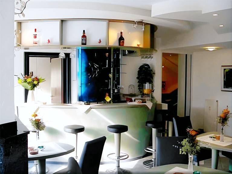 City Hotel — photo 5