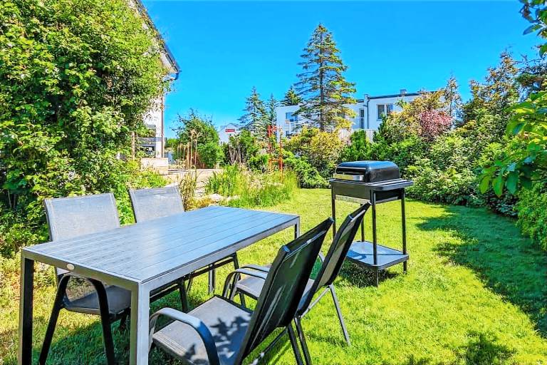 Holiday apartment with yard — photo 3
