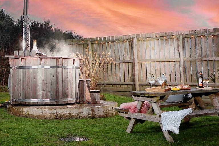 Child-friendly cottage with garden & hot tub | Pets are welcome — photo 4