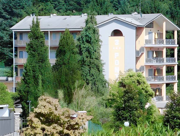 Serviced apartment with garden & terrace in Verbania