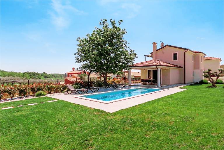 Unique villa with private pool, sea views, baby cot, BBQ, air-conditioned bedrooms with many cycle paths — photo 4