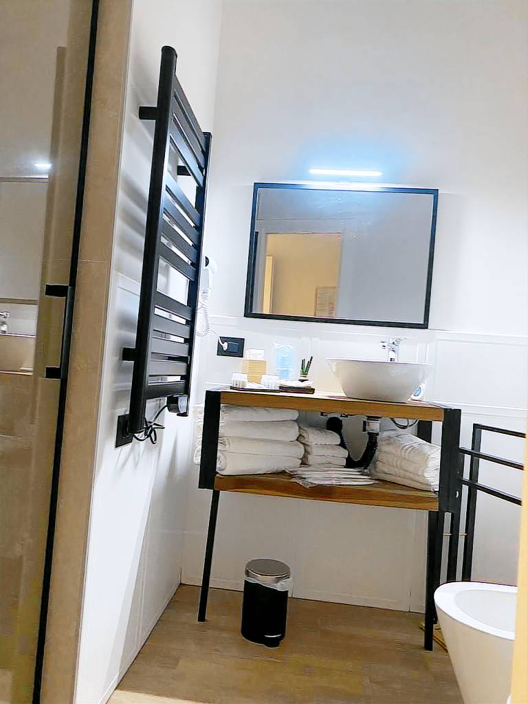 Private room | Close to Naples Cathedral | City view — photo 5