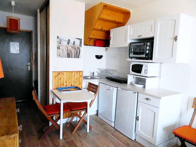 Apartment with terrace — photo 3