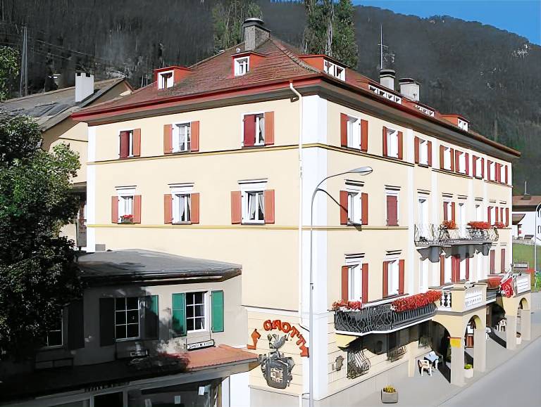 Hotel Piz Mitgel in Surses