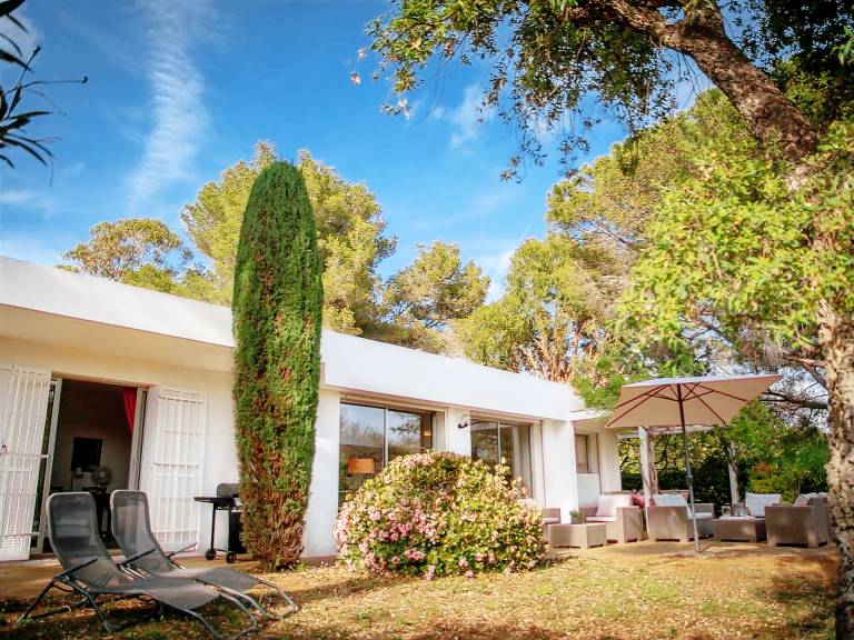 Cosy villa with sea view, 350 m from the beach — photo 2