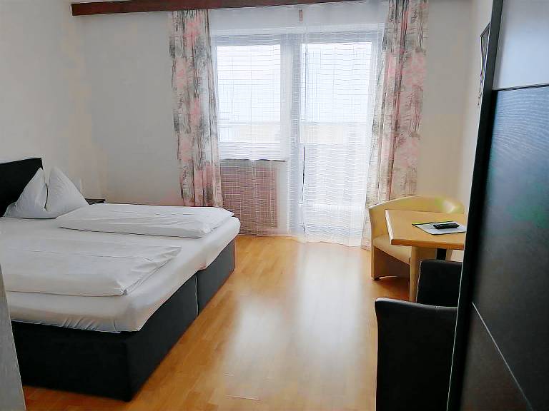 Doppelzimmer Dusche WC Balkon