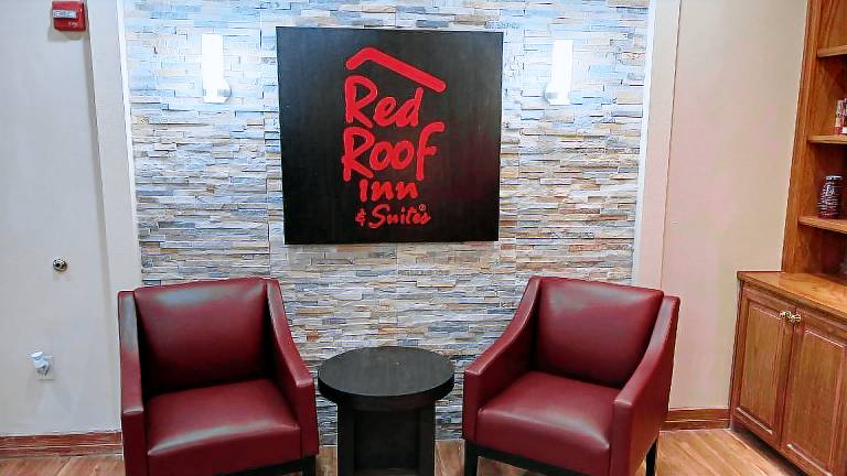 Red Roof Inn & Suites Midland — photo 2