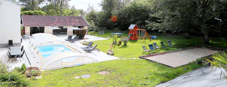 Gite with yard, BBQ & private pool | Garden view — photo 3