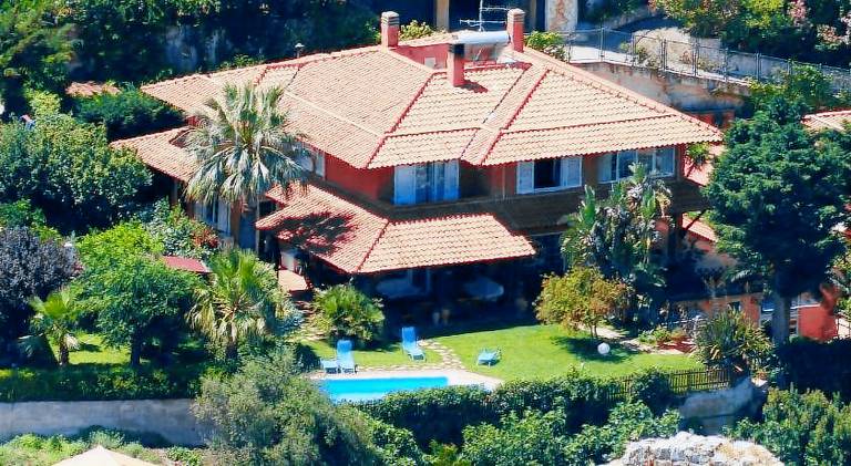 Holiday apartment with pool — photo 4