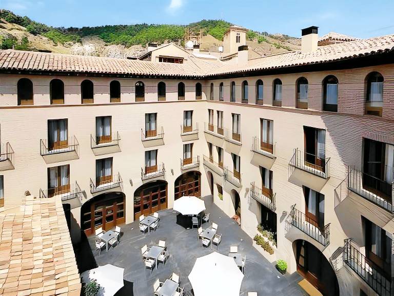Hotel Cienbalcones in Zaragoza