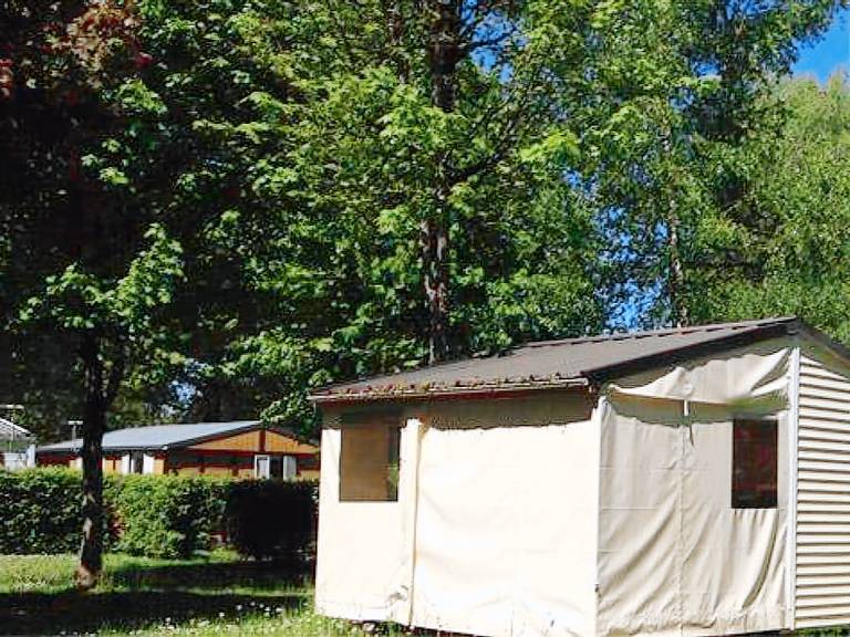 Mobile home with pool & patio — photo 4