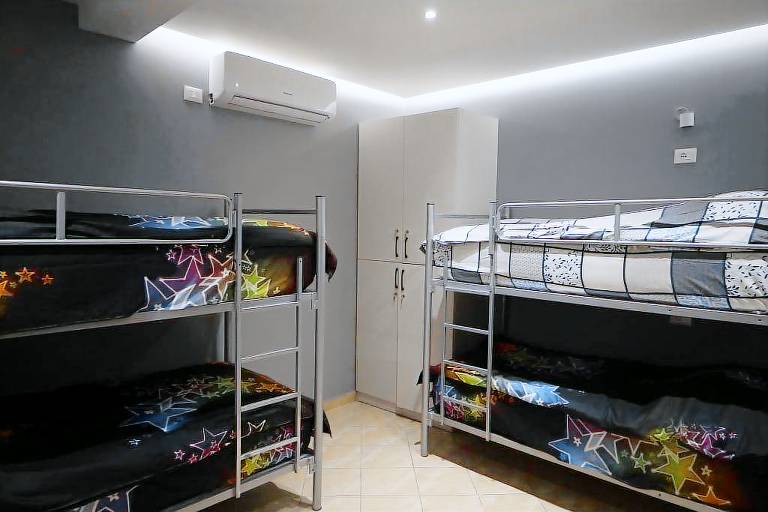 Hostel 21 Dhjetori