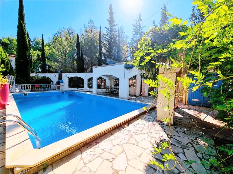 Villa Paraza