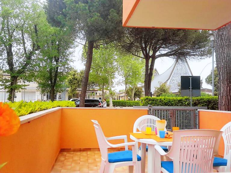 Nice holiday apartment with terrace, BBQ & yard | Pet-friendly — photo 2
