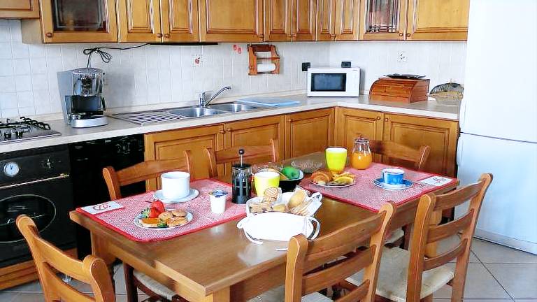 Holiday apartment with patio — photo 4