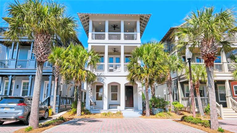 Prime Beach Location with Stunning Resort Pool! — photo 4