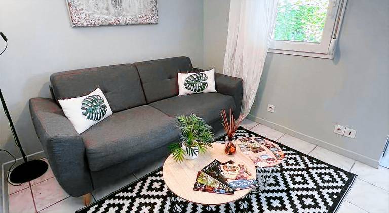 Vacation home with terrace, pool & barbeque — photo 2