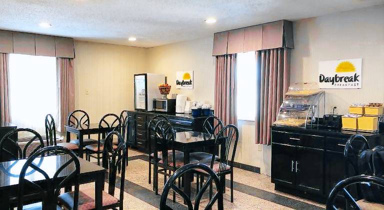 Days Inn by Wyndham Grants — photo 4