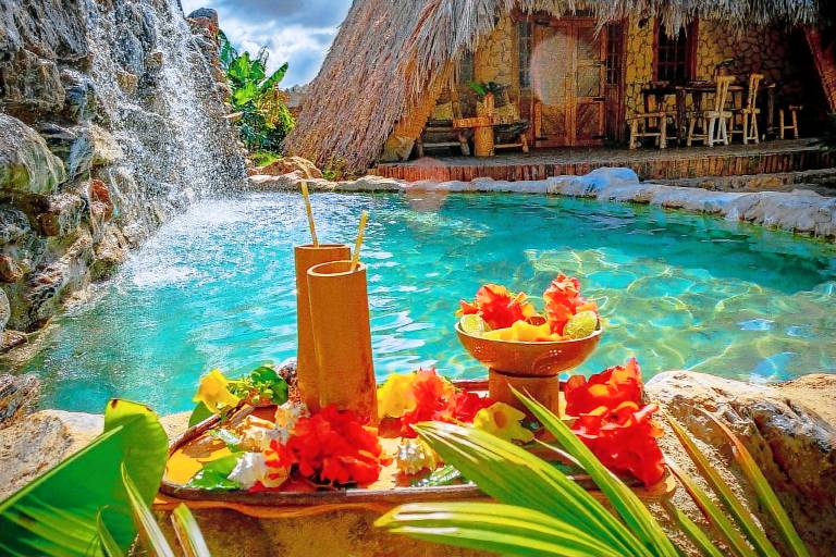 Family-friendly lovely serviced apartment with pool, yard & patio | Pet-friendly in Samaná