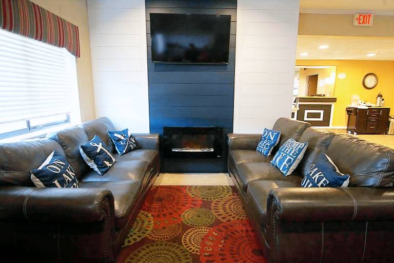 Baymont By Wyndham Portage — photo 3