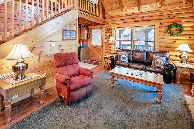 Cabin with private pool — photo 3