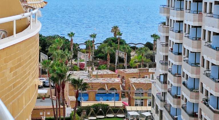 Apartment with patio, pool & jacuzzi in Oropesa del Mar