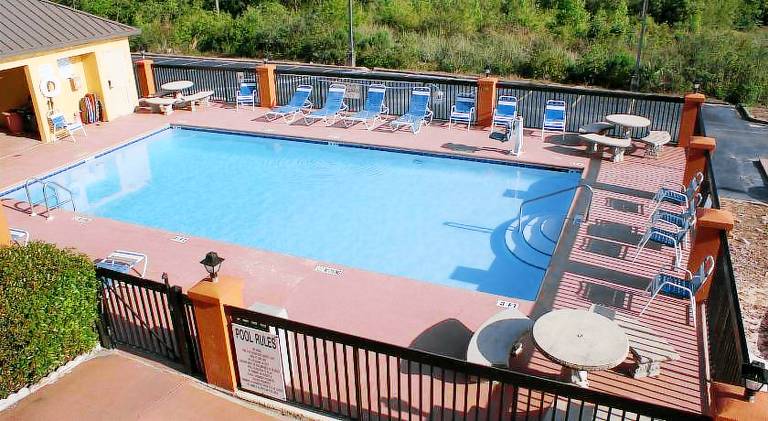 Home Town Inn & Suites — photo 4