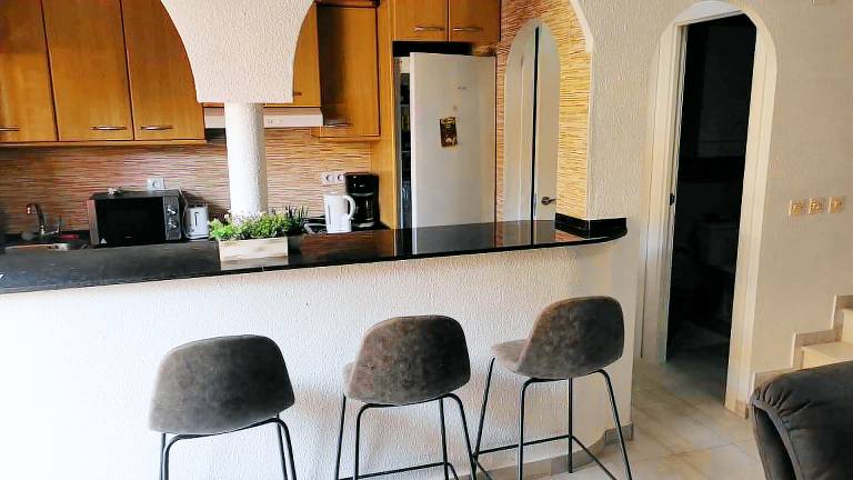 Spacious 4-Bedroom Apartment Near La Mata Beach — photo 4