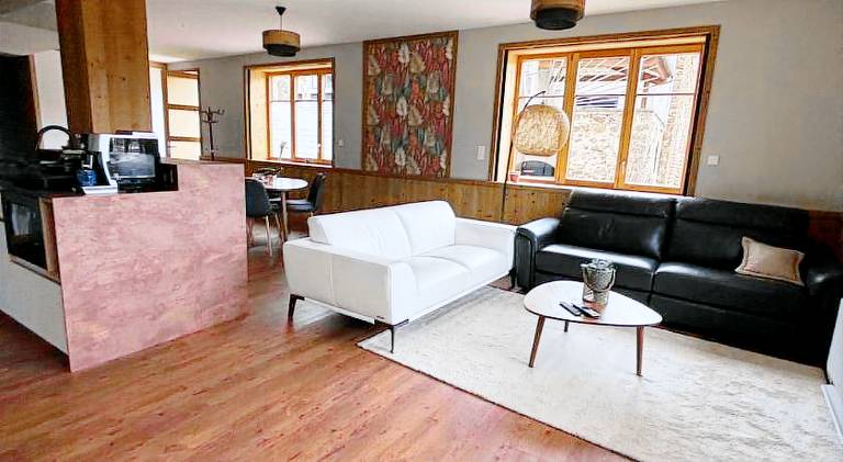 Apartment with hot tub in Riom