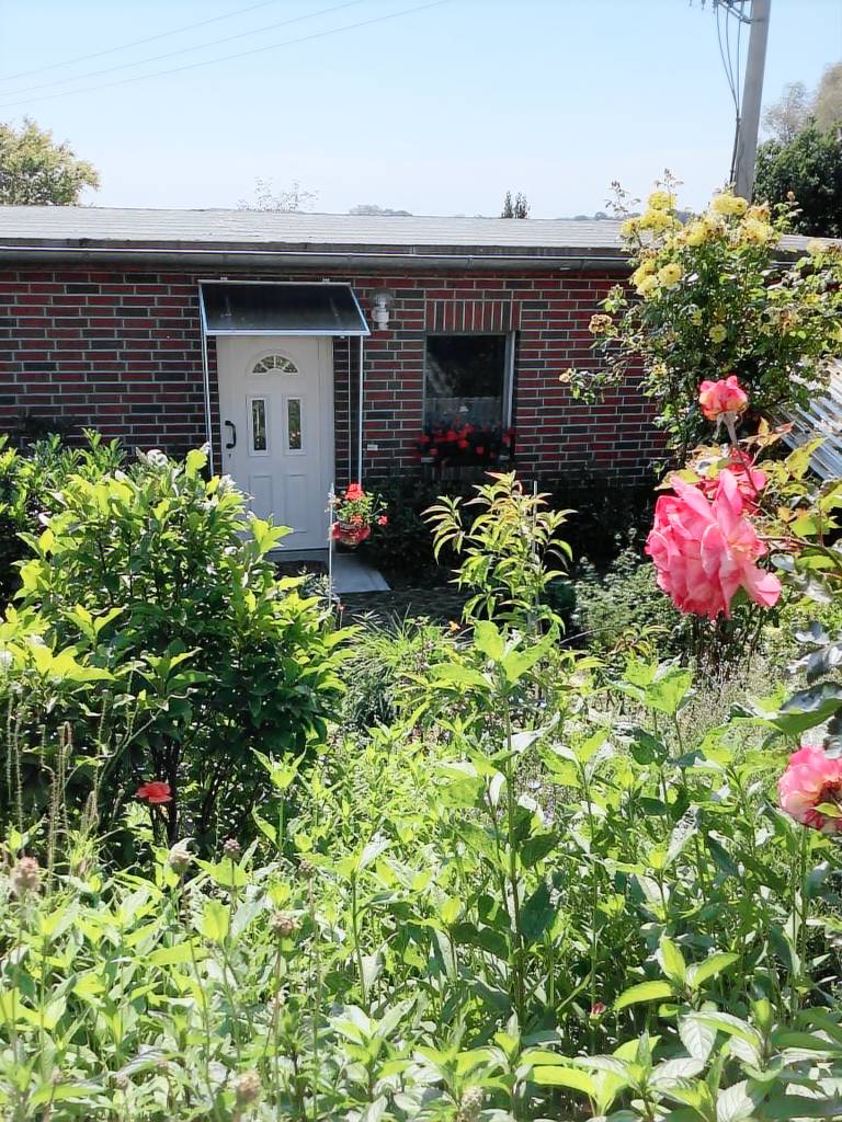 Vacation home with barbecue & patio in Waren (Müritz)