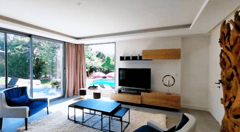 Villa with grill, patio & private pool — photo 2