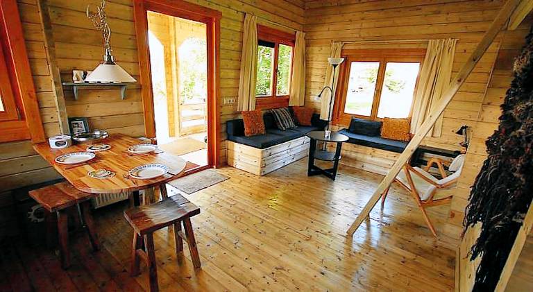 Pleasant chalet with barbecue, yard & terrace | Pets allowed — photo 2