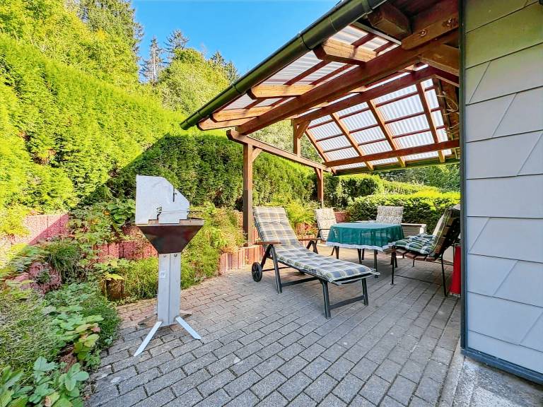 House with patio — photo 3