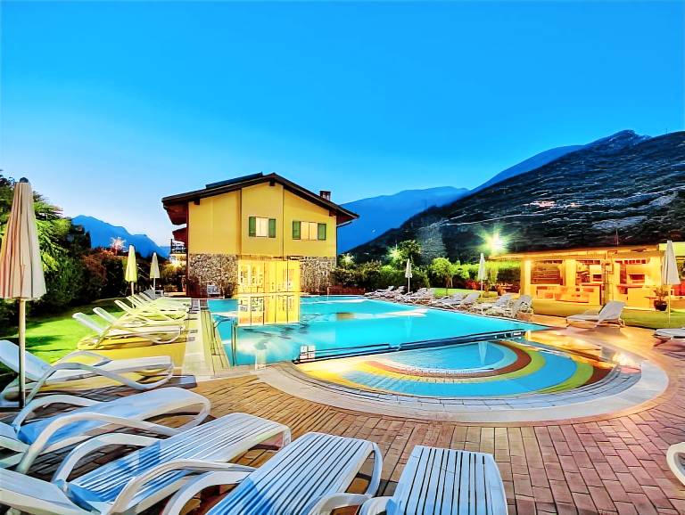 Serviced apartment with pool, terrace & yard | Pets are welcome — photo 3