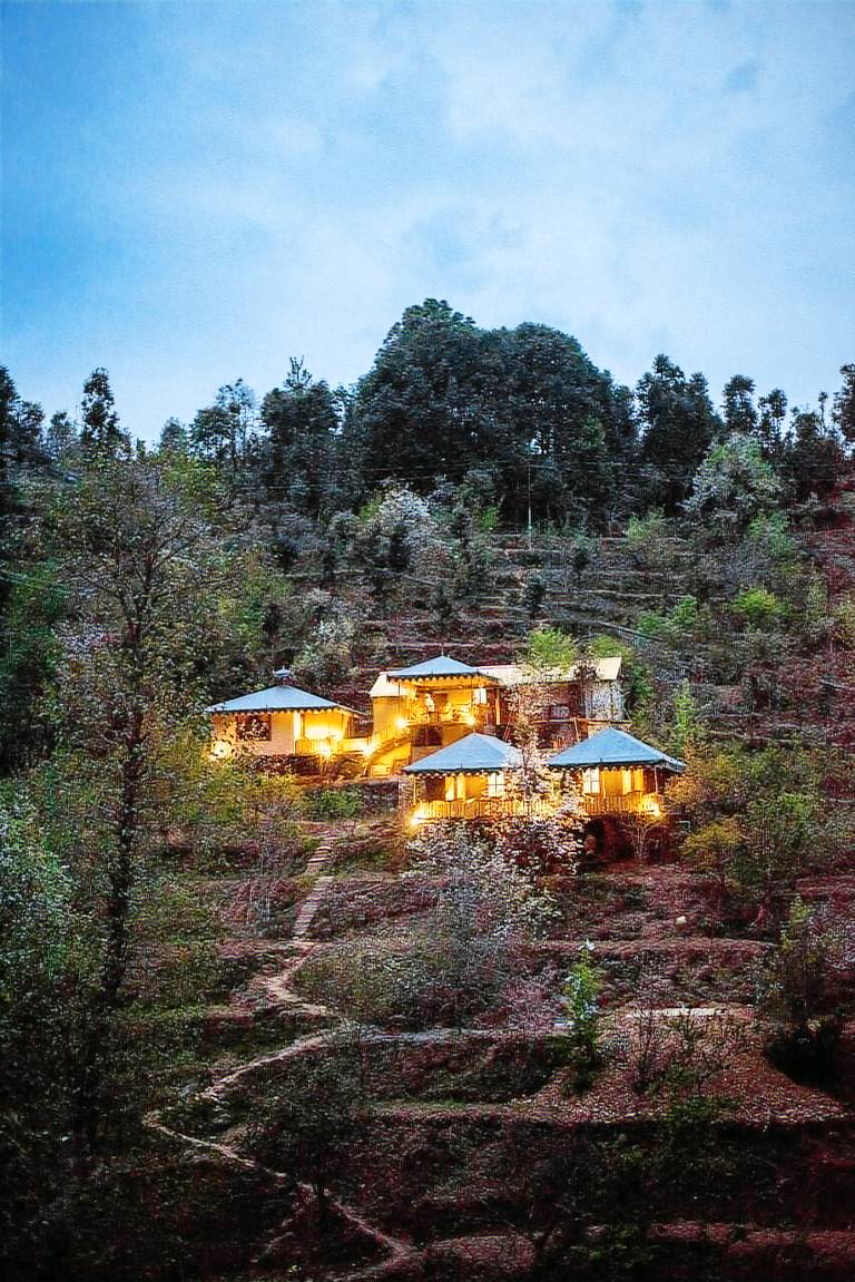 Vacation home with garden & barbecue | Perfect for remote work in Dhari