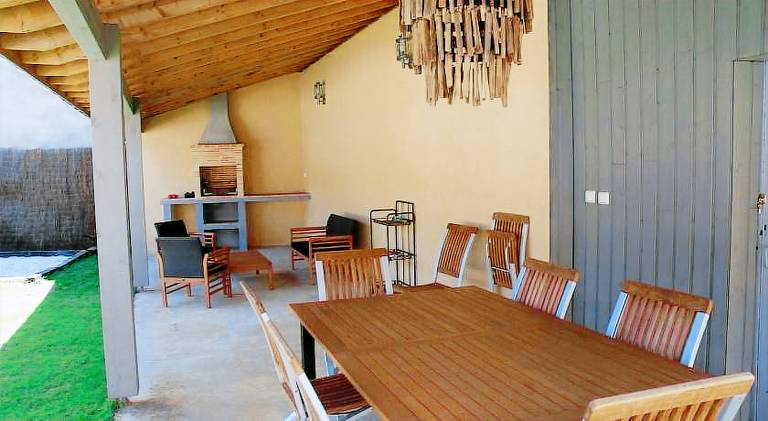 Villa with pool — photo 4