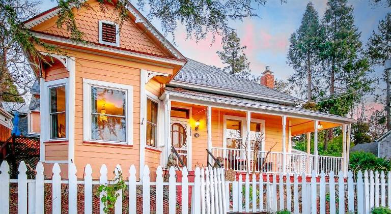 Vacation home with hot tub in Grass Valley, CA