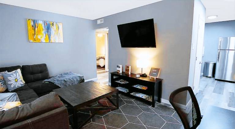 Holiday apartment | Suitable for remote work | Pets are welcome in Earth City, MO