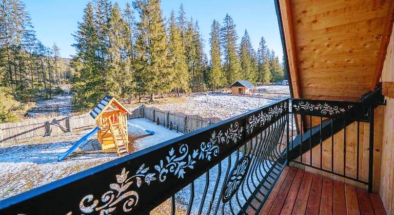 Vacation home with hot tub | Pets allowed — photo 5