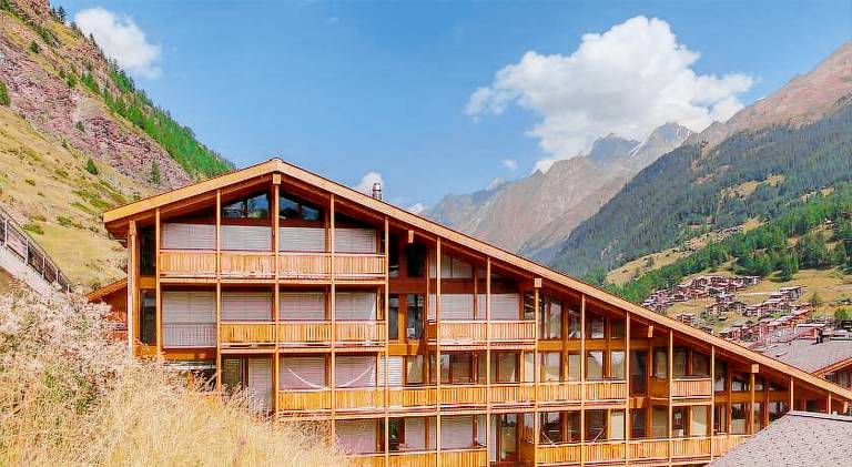 Fully equipped wonderful apartment with sauna, yard & patio | Suitable for remote work | Dogs allowed in Zermatt