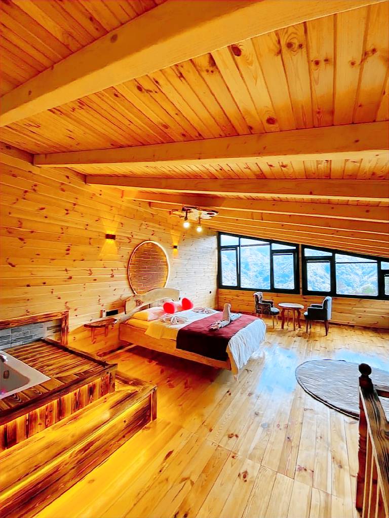 House with hot tub | Pet-friendly — photo 2