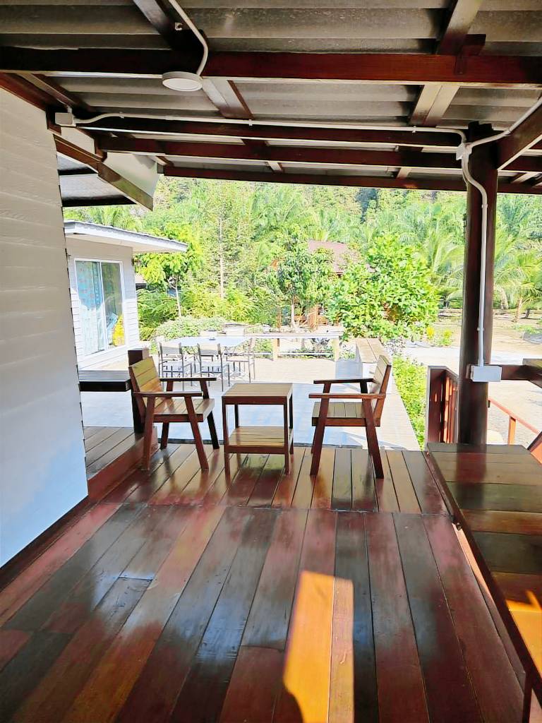 Family-oriented house with garden & patio | Mountain view | Pets allowed — photo 4