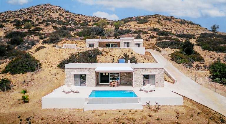 Fully equipped villa with patio, yard & private pool | Dogs allowed — photo 5