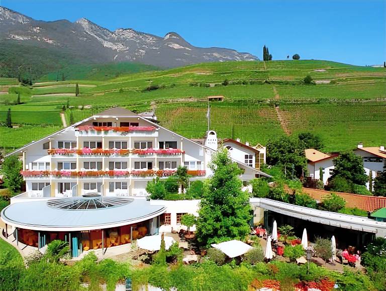 Lake Spa Hotel SEELEITEN in Caldaro Sulla Strada del Vino
